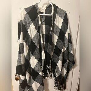 Ardene Plaid Blanket Shawl in Black/White OSFA